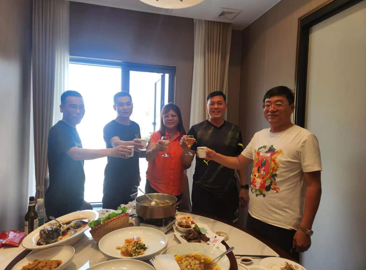 Jiangyin Huada spolupracuje s filipínskymi klientmi, aby diskutovali o projekte PE cievky pre poľnohospodárske farmy